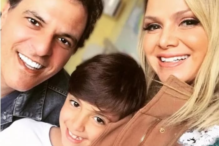 João Marcello Bôscoli compartilhou uma foto rara com o filho, Arthur, e Eliana.