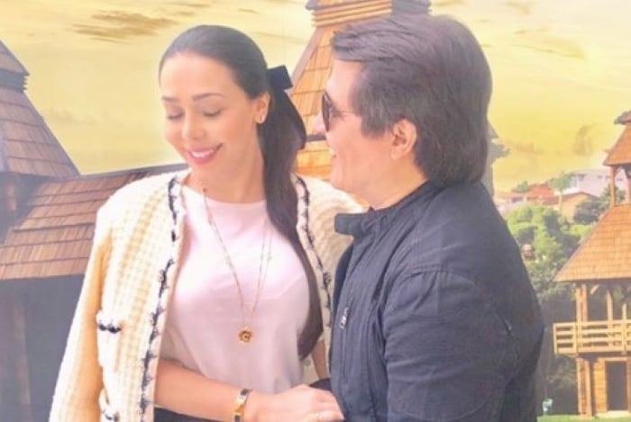 Só de pijama! Mulher do sertanejo Giovani arrasa no rebolado