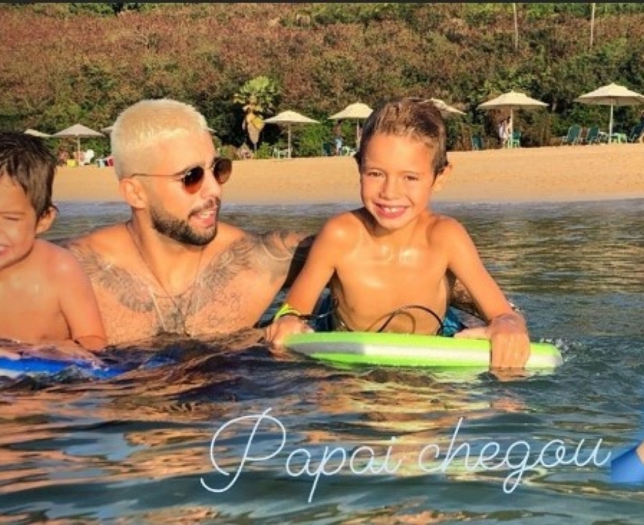 Pedro Scooby com os filhos