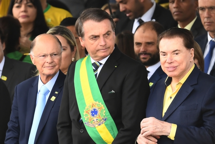 Bolsonaro com Edir Macedo (à esquerda), fundador da Igreja Universal e da TV Record e Silvio Santos, do SBT