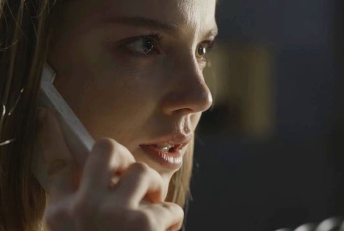 Dalila (Alice Wegmann) ordena que Fauze (Kaysar Dadour) mate Rania (Eliane Giardini)