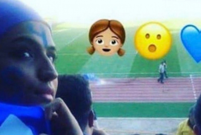 Torcedora iraniana proibida de assistir partida de futebol ateia fogo em si 