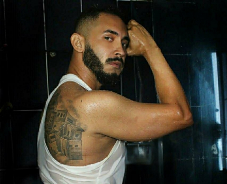 F&aacute;bio Alves tem 116 cm de bumbum
