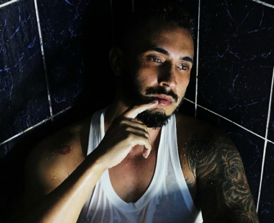 F&aacute;bio Alves tem 116 cm de bumbum
