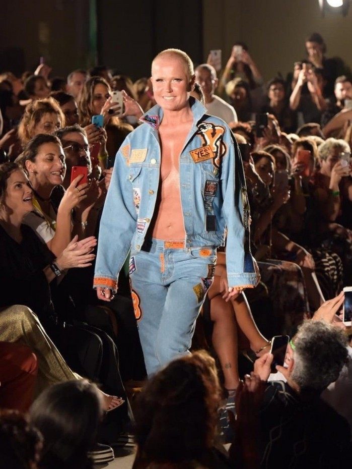 Xuxa desfila pela Yes Brazil