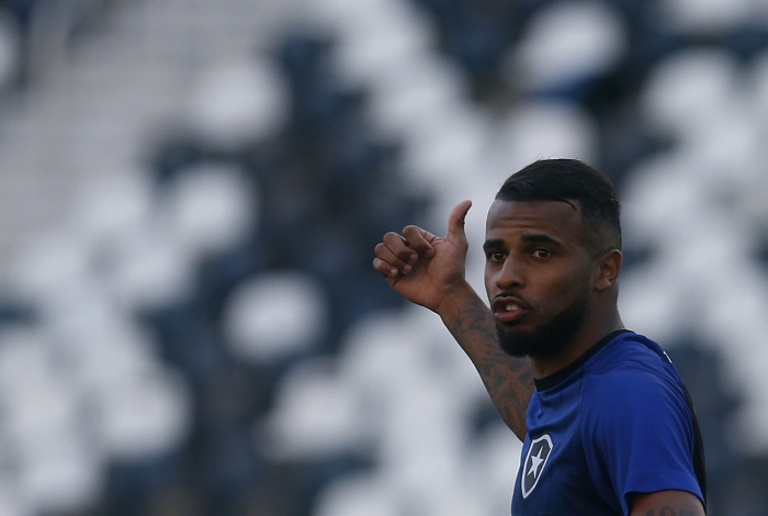 Alex Santana sofreu torção no pé