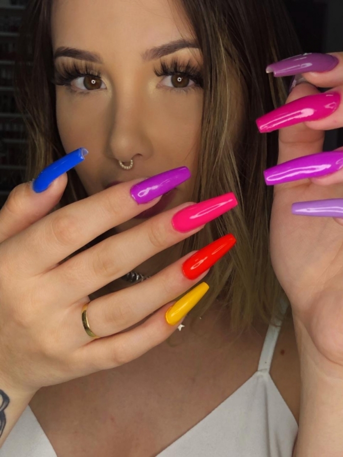Unhas coloridas são a nova tendência 