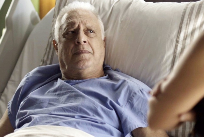 Alberto (Antonio Fagundes) discute com Nana (Fabiula Nascimento)