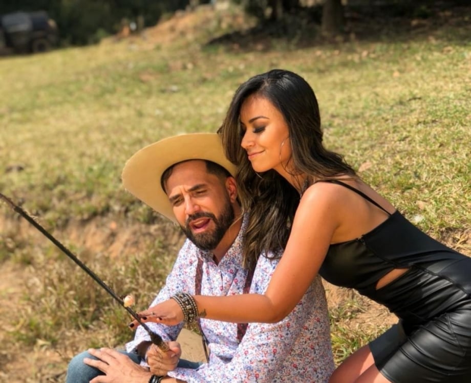 Latino lança clipe de 'Chora Não'