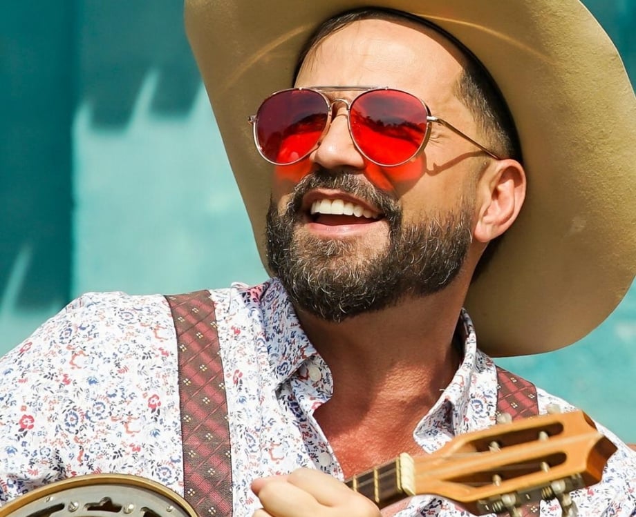 Latino lança clipe de 'Chora Não'