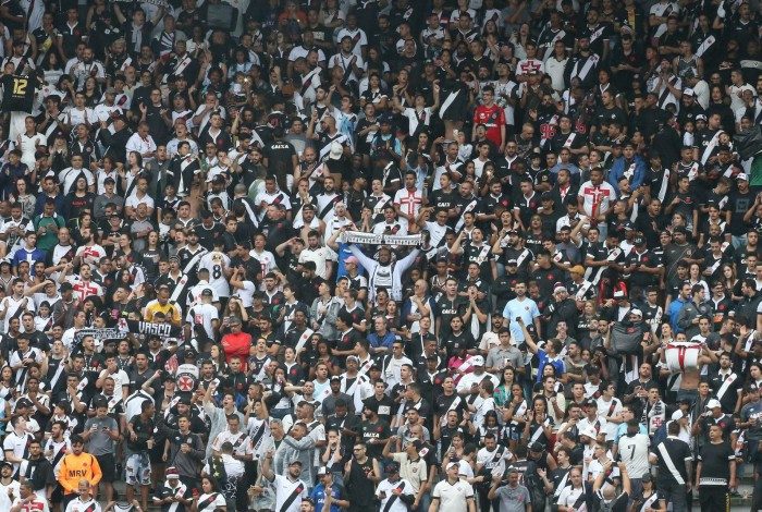 A diretoria do Vasco trabalha para colocar à venda ingressos para o duelo contra o Cruzeiro, domingo, na Colina