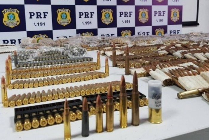 Cerca de 3,5 mil balas estavam no automóvel