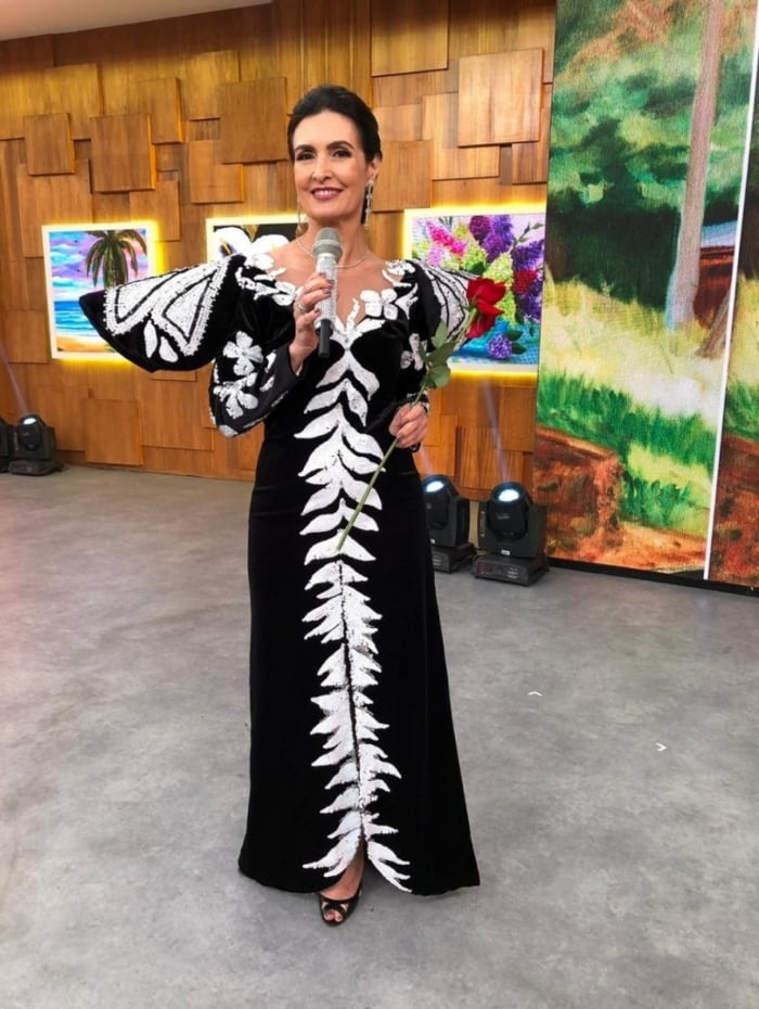 Fatima Bernardes usa vestido de Hebe