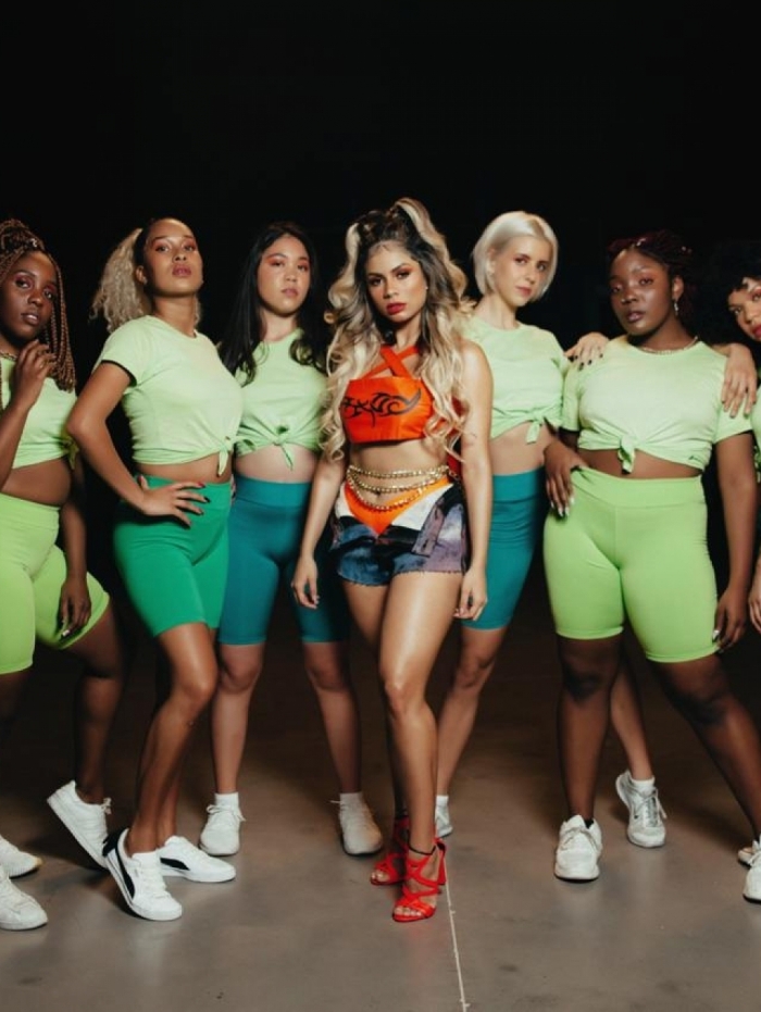 Lexa lan&ccedil;a v&iacute;deo com coreografia de 'Chama Ela'