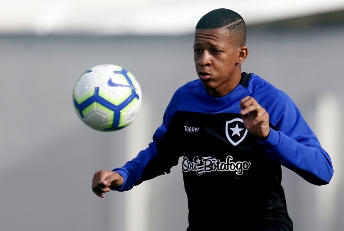 Gustavo Bochecha deve ganhar uma oportunidade amanhã, no lugar de Alex Santana, lesionado