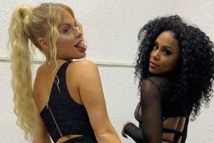MC Rebecca e Luísa Sonza empinam o popazão e deixa a galera em êxtase