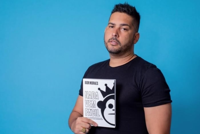 
VANESSA HADDAD ASSESSORIA
Anexos
13:52 (há 5 horas)
para Rodrigo

'Nada vem Fácil': história de empresário que montou uma grande rede de vestuário com um empréstimo de 300 reais e contada em livro