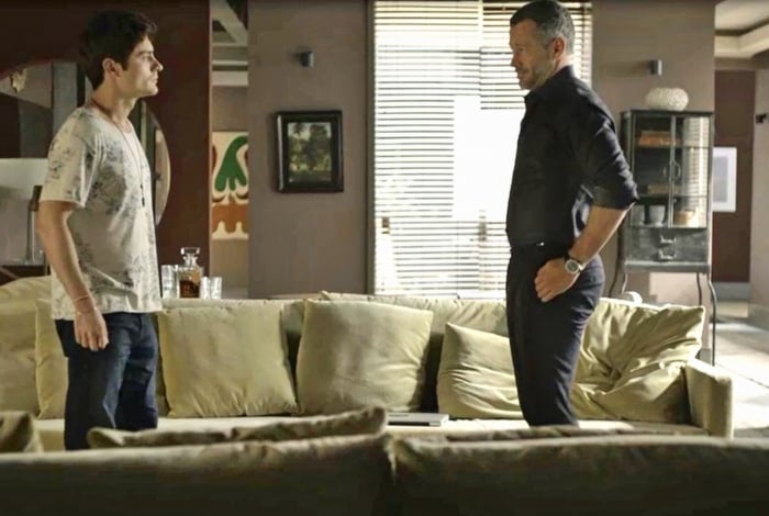 Agno (Malvino Salvador) e Leandro (Guilherme Leicam)