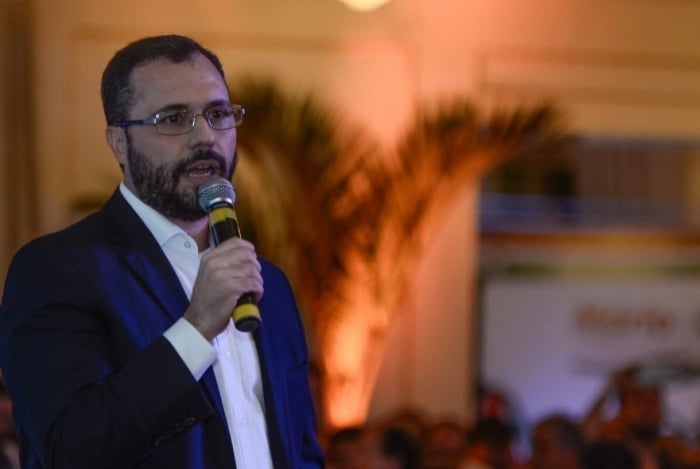 Mario Bittencourt: Flu com os pés no chão 
