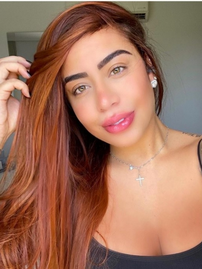 Rafaella Santos surge ruiva