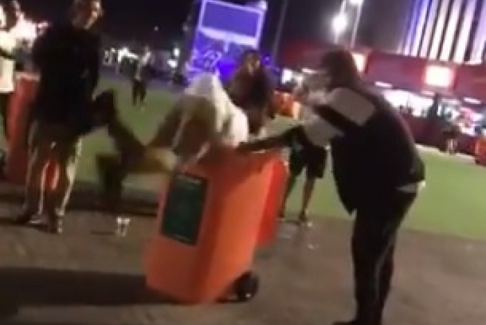 Rapaz se joga dentro de lixeira no Rock in Rio e vira meme no Twitter