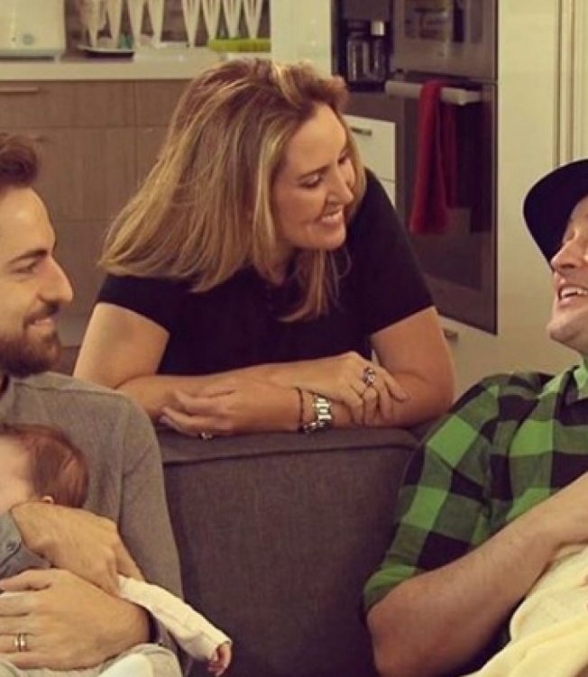 Paulo Gustavo e o marido mostram o rosto dos filhos gêmeos na TV