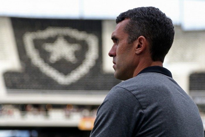 Auxiliar de Autuori, Bruno Lazaroni será efetivado no cargo de treinador do Botafogo