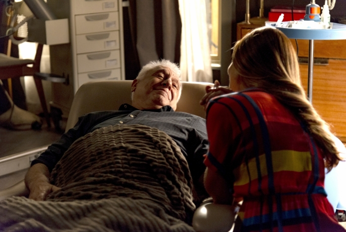 Alberto (Antonio Fagundes) e Paloma (Grazi Massafera) se reencontram na noite de Natal, em 'Bom Sucesso'