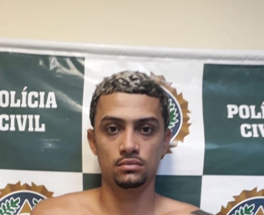 O traficante foi preso com espingarda e drogas