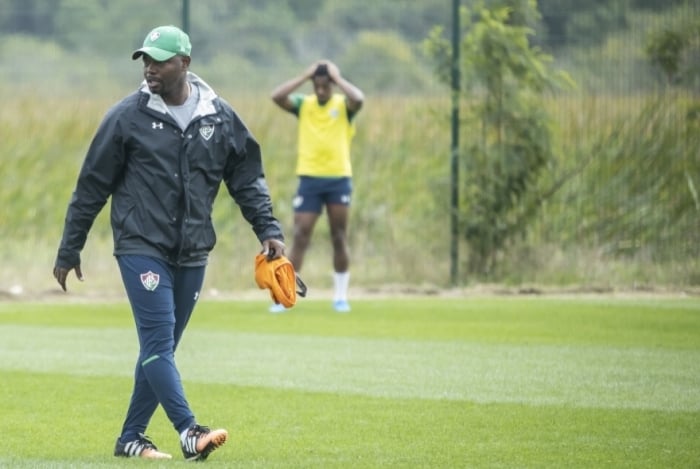 Técnico Marcão tem inúmeros problemas para resolver no Fluminense
