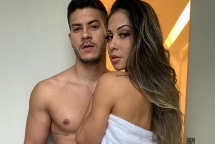 Arthur Aguiar e Mayra Cardi 