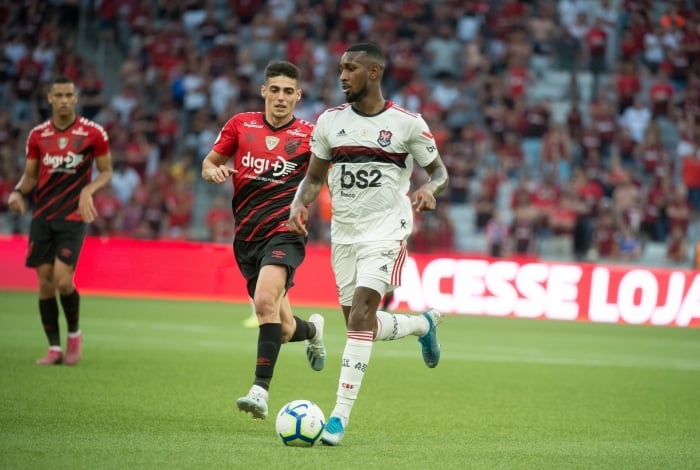 Gerson controla o jogo no meio: o Rubro-Negro venceu no erro do rival