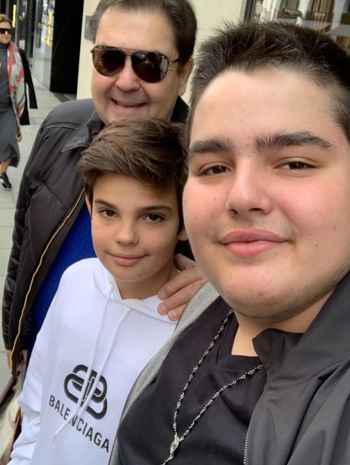 Faustão em foto com os filhos na Suíça 