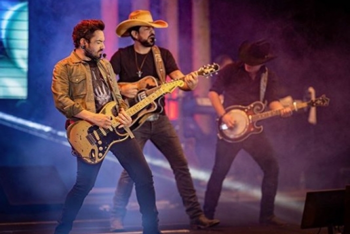 Sorocaba levanta camisa de Fernando Zor e Rodrigo Faro e web vai à loucura