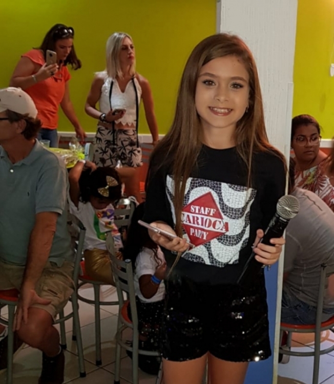 Atriz mirim Vittória Seixas participa de