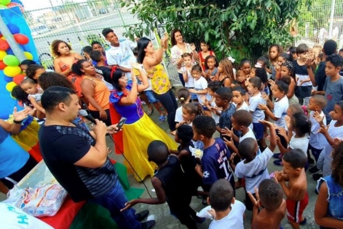 Moradores arrecadam mais de 700 brinquedos e fazem a alegria de crianças na Tijuca