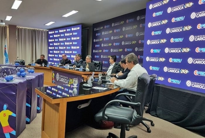 O arbitral reuniu os cartolas ontem à tarde, na sede da Federação