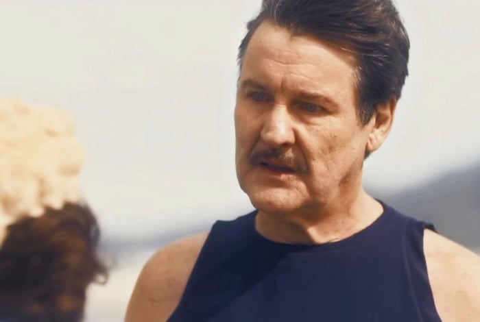 Júlio (Antonio Calloni) fica chocado ao descobrir que a mãe está falida em 'Éramos Seis'