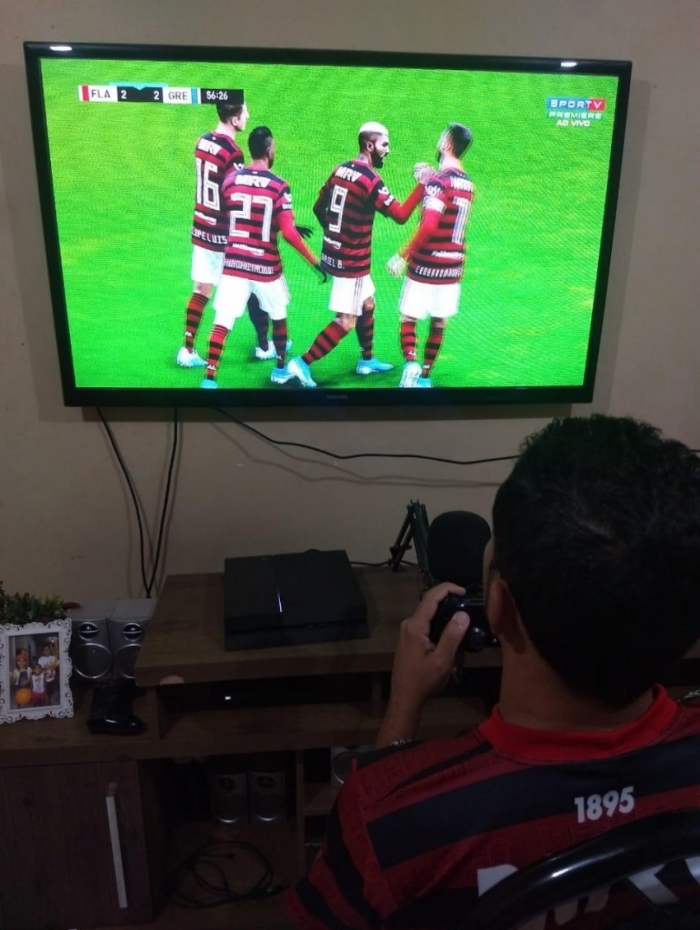 Darllan Ramos simulou Flamengo e Grêmio no PES 2020; Rubro-Negro venceu por apenas 3 a 0