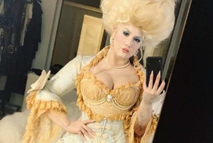 Demi Lovato se vestiu de Maria Antonieta