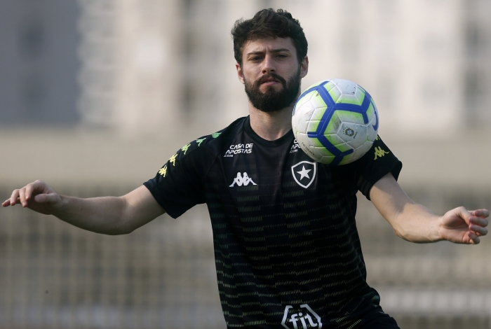 Joao Paulo espera outra postura do Botafogo na partida diante do Cruzeiro