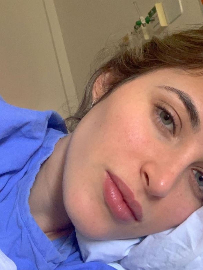 Lorena Carvalho, noiva de Luccas Lucco, recebeu alta e deixou a UTI