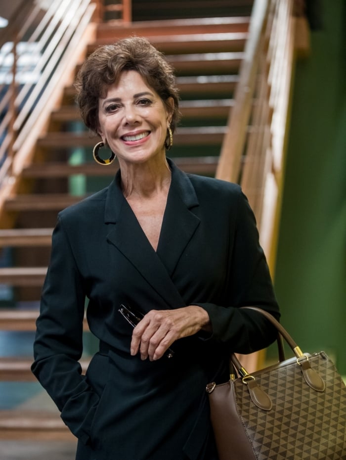 Angela Vieira vive Vera, que entra na novela na segunda-feira
