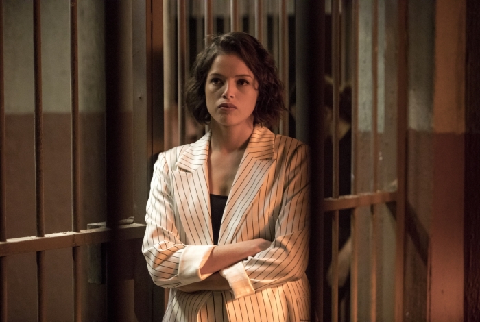 Josiane (Agatha Moreira) é colocada na cela, em 'A Dona do Pedaço'