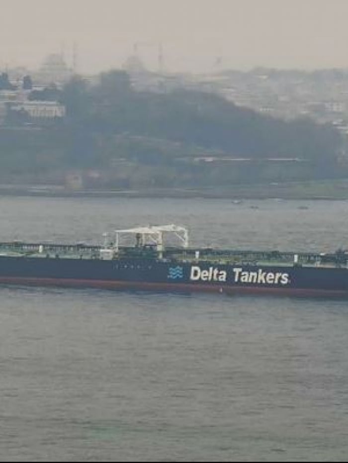 Navio petroleiro Bouboulina é suspeito de vazar óleo cru que atingiu o litoral do Nordeste