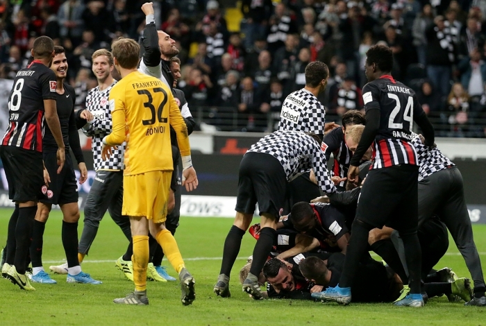 Frankfurt's players celebrate after defeating Bayern Munich 5-1 in the German first division Bundesliga football match between Eintracht Frankfurt and FC Bayern Munich on November 2, 2019 in Frankfurt am Main, western Germany. (Photo by Hasan Bratic / DPA / AFP) / Germany OUT / DFL REGULATIONS PROHIBIT ANY USE OF PHOTOGRAPHS AS IMAGE SEQUENCES AND/OR QUASI-VIDEO
      Caption