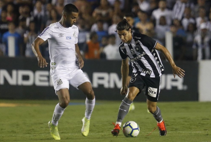 Santos x Botafogo, Vila Belmiro, Campeonato Brasileiro. Lateral-direito Marcinho, do Botafogo