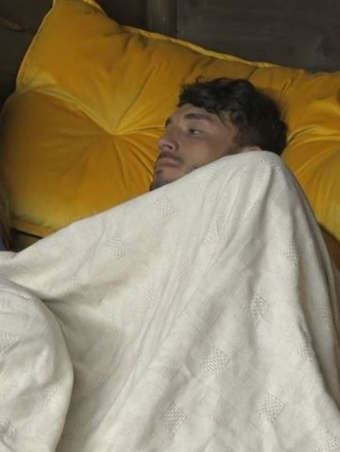 Lucas termina com Hariany mais uma vez em 'A Fazenda'