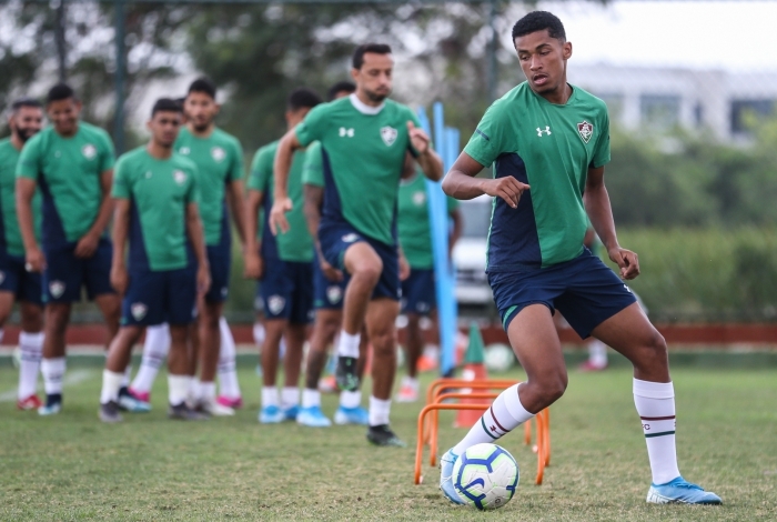Marcos Paulo foi convocado para a seleção portuguesa sub-19, mas Fluminense quer a liberação
