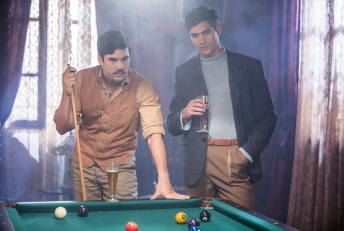 Alfredo e Lúcio (Jhona Burjack) em cena da novela 'Éramos Seis'